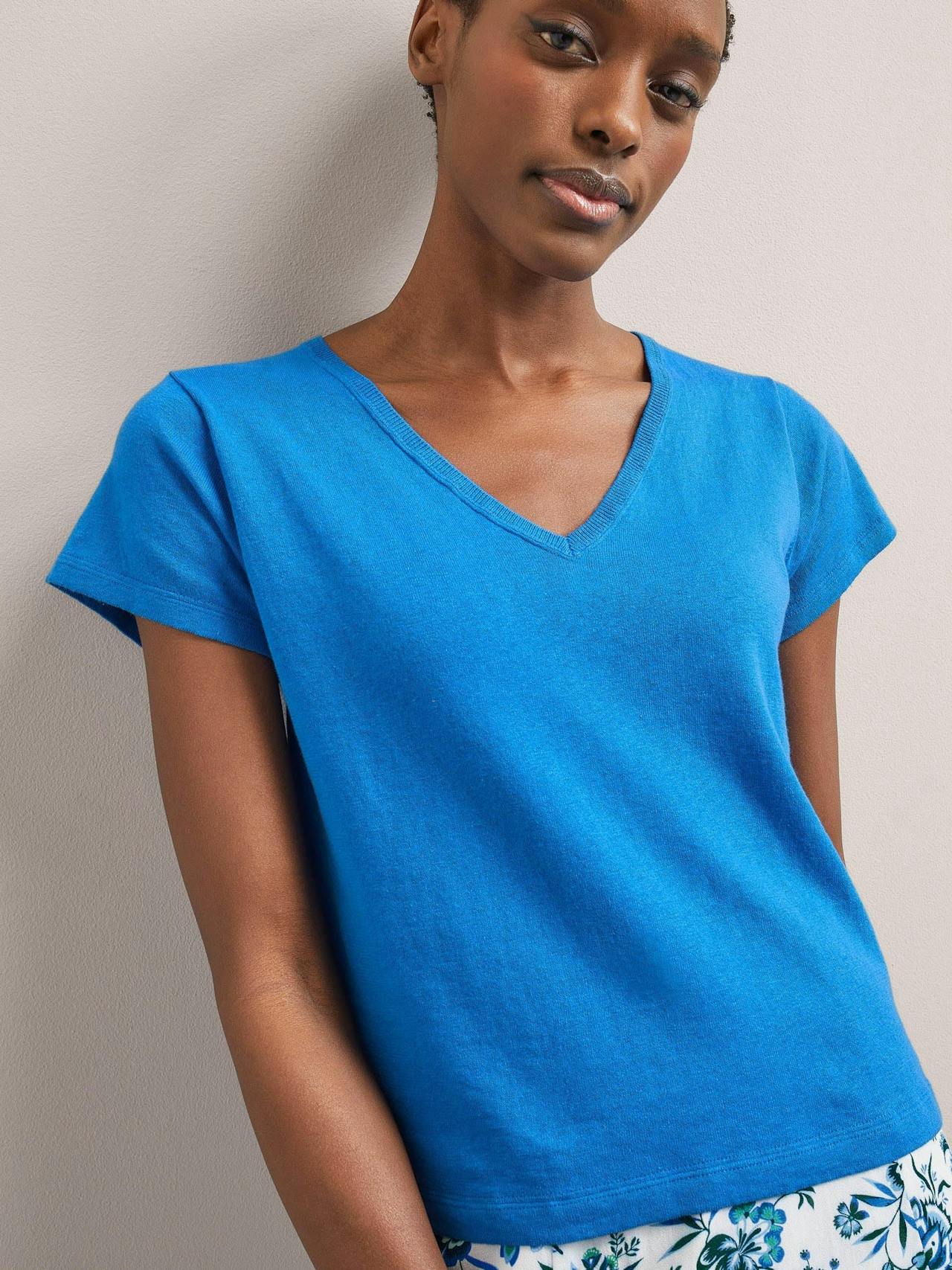 Bright blue Madison linen blend v neck knit t-shirt Knit Cefinn    - Collagerie