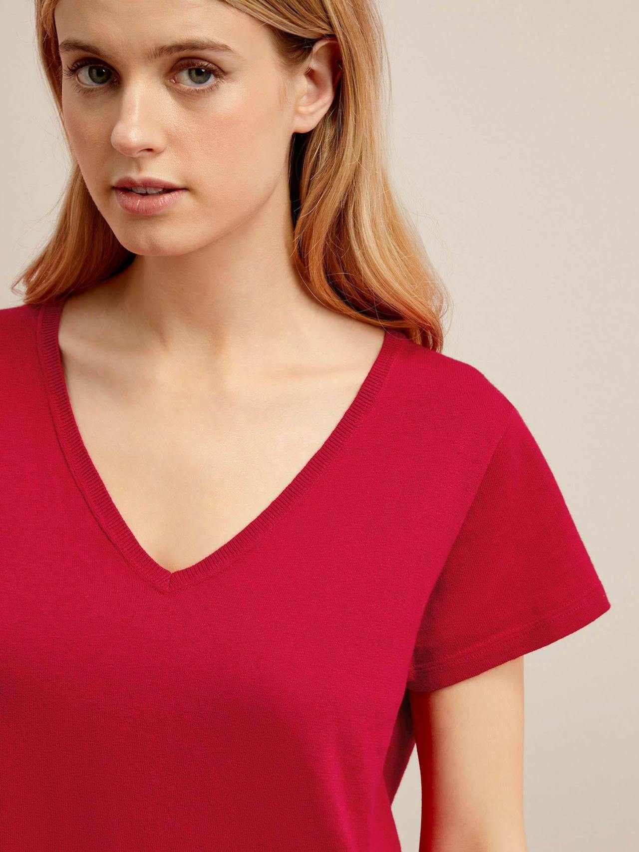 Red Madison linen blend v neck knit t-shirt Knit Cefinn    - Collagerie