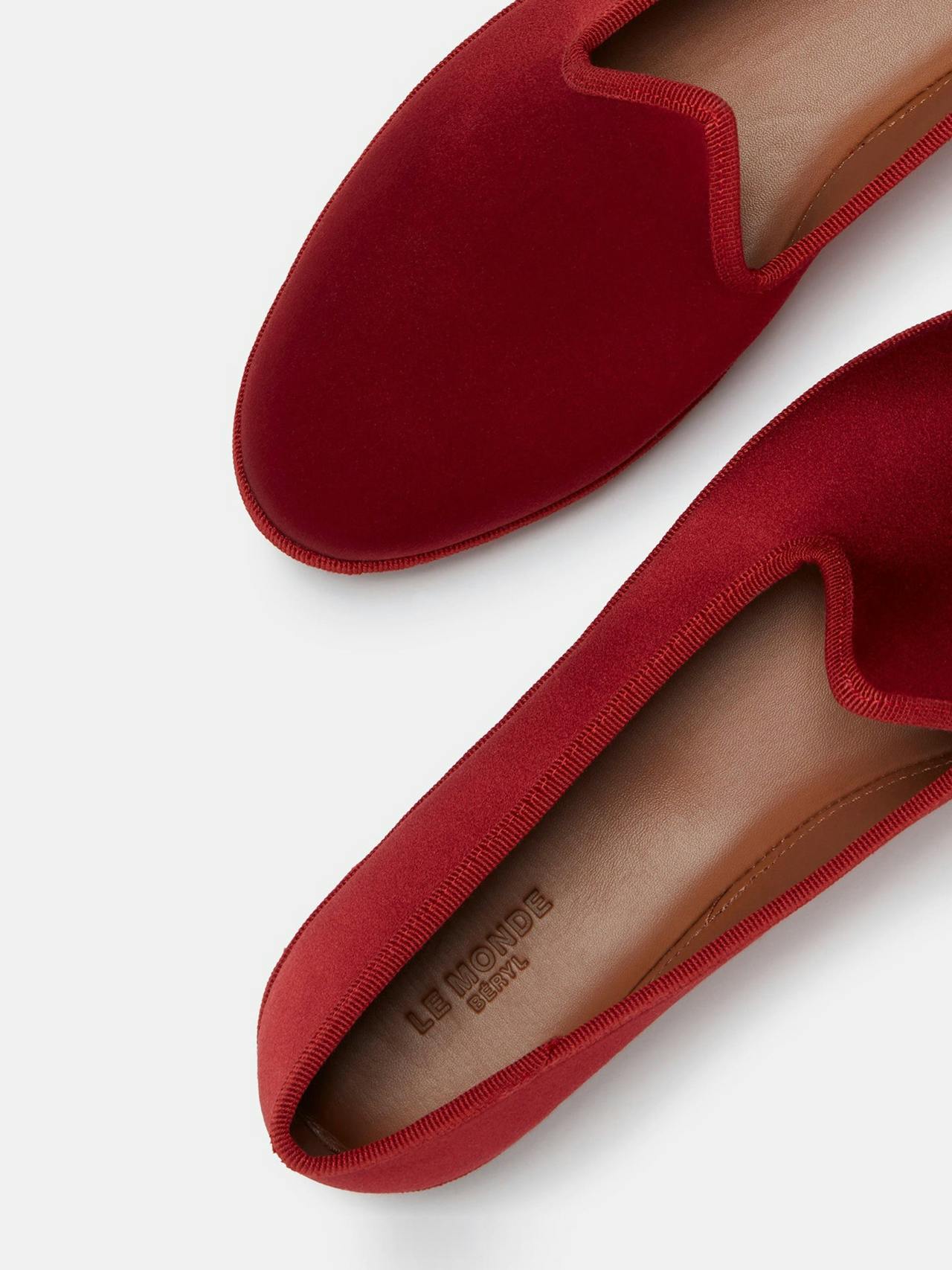 Scarlet red satin soft Venetian slippers Footwear Le Monde Beryl    - Collagerie