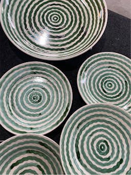 Green squiggle serving bowl Interiors Carolina Irving & Daughters    - Collagerie