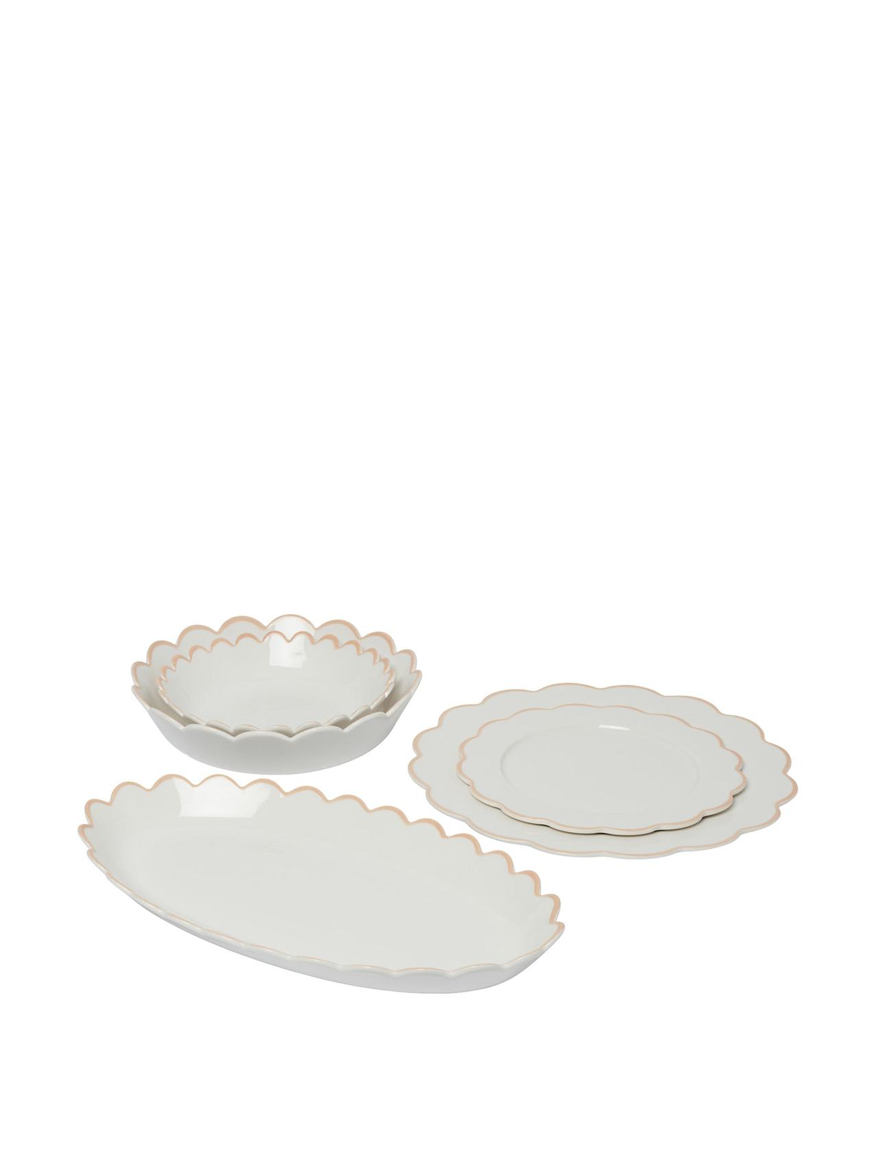 Beige scallop dining set (17 pieces)  In the Roundhouse    - Collagerie