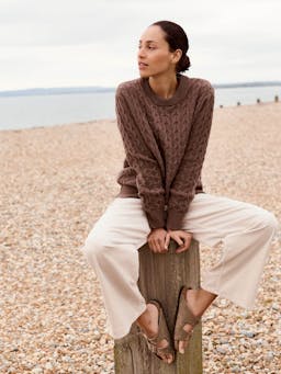 The cable crew in mocha Jumper Navygrey    - Collagerie