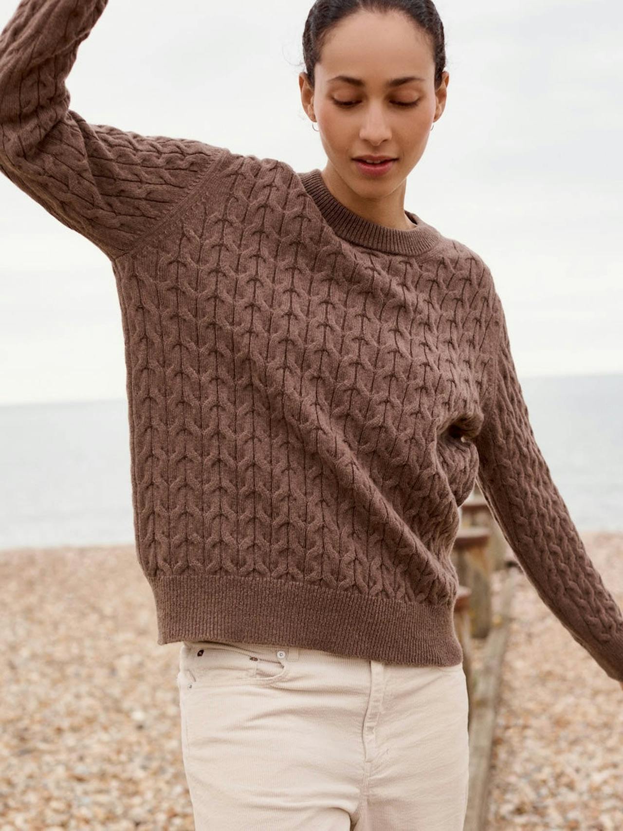 The cable crew in mocha Jumper Navygrey    - Collagerie