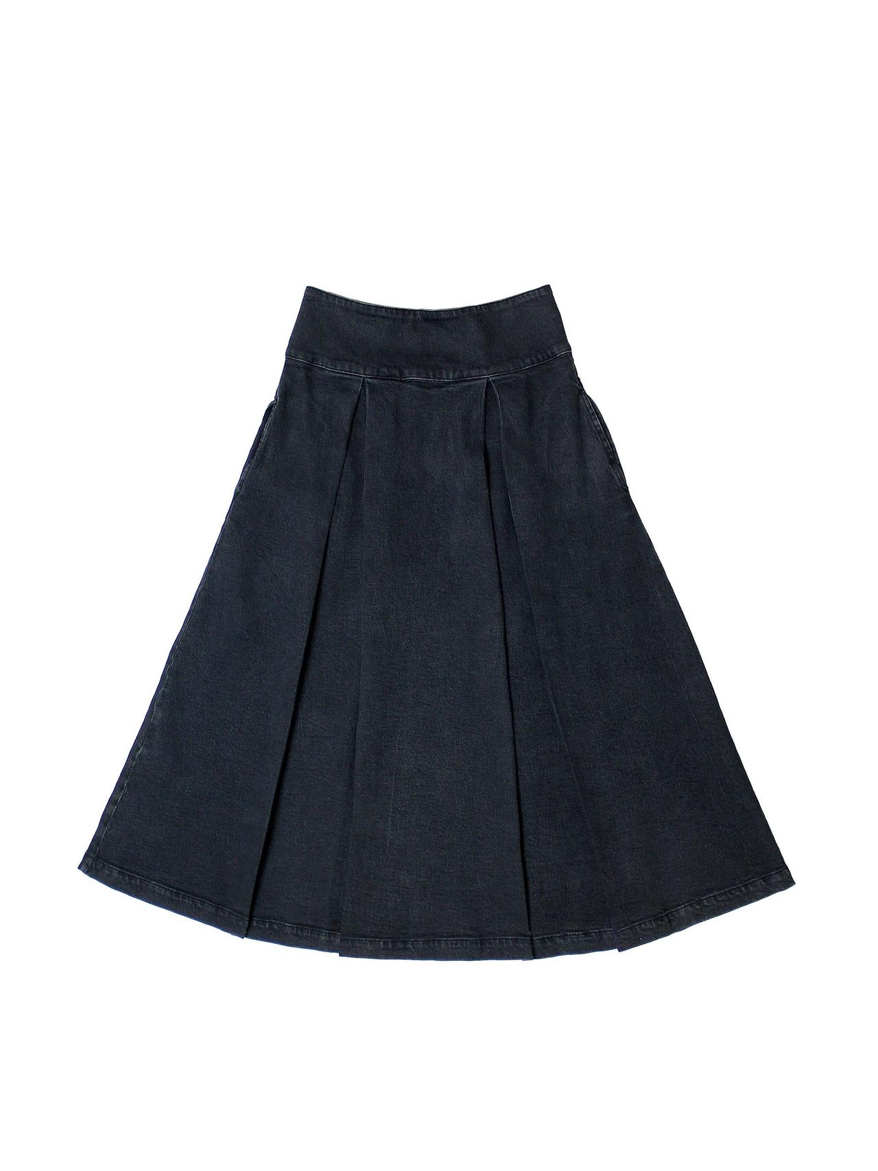 Maddie skirt in washed black