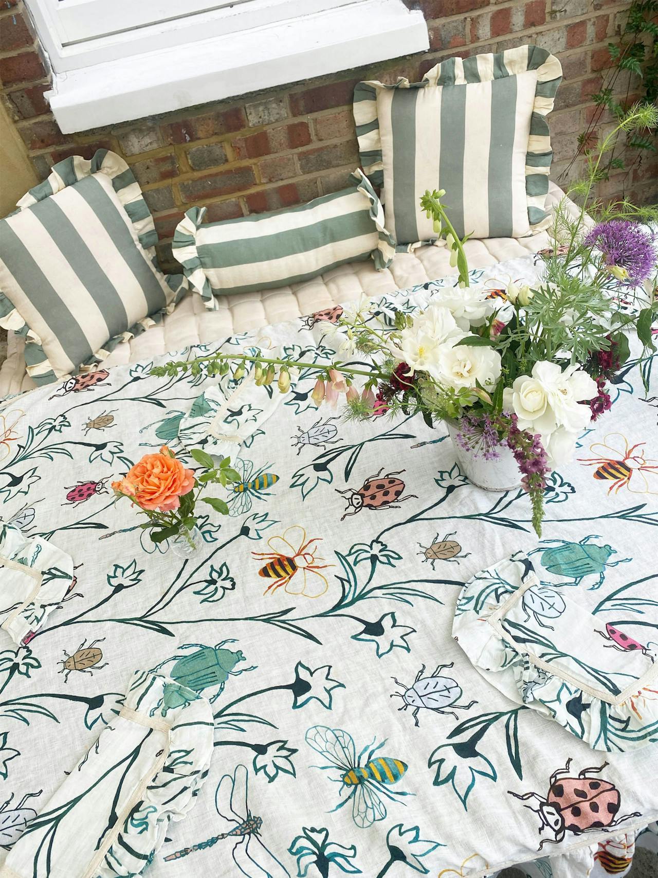 Flora tablecloth Tablecloths Amuse La Bouche    - Collagerie