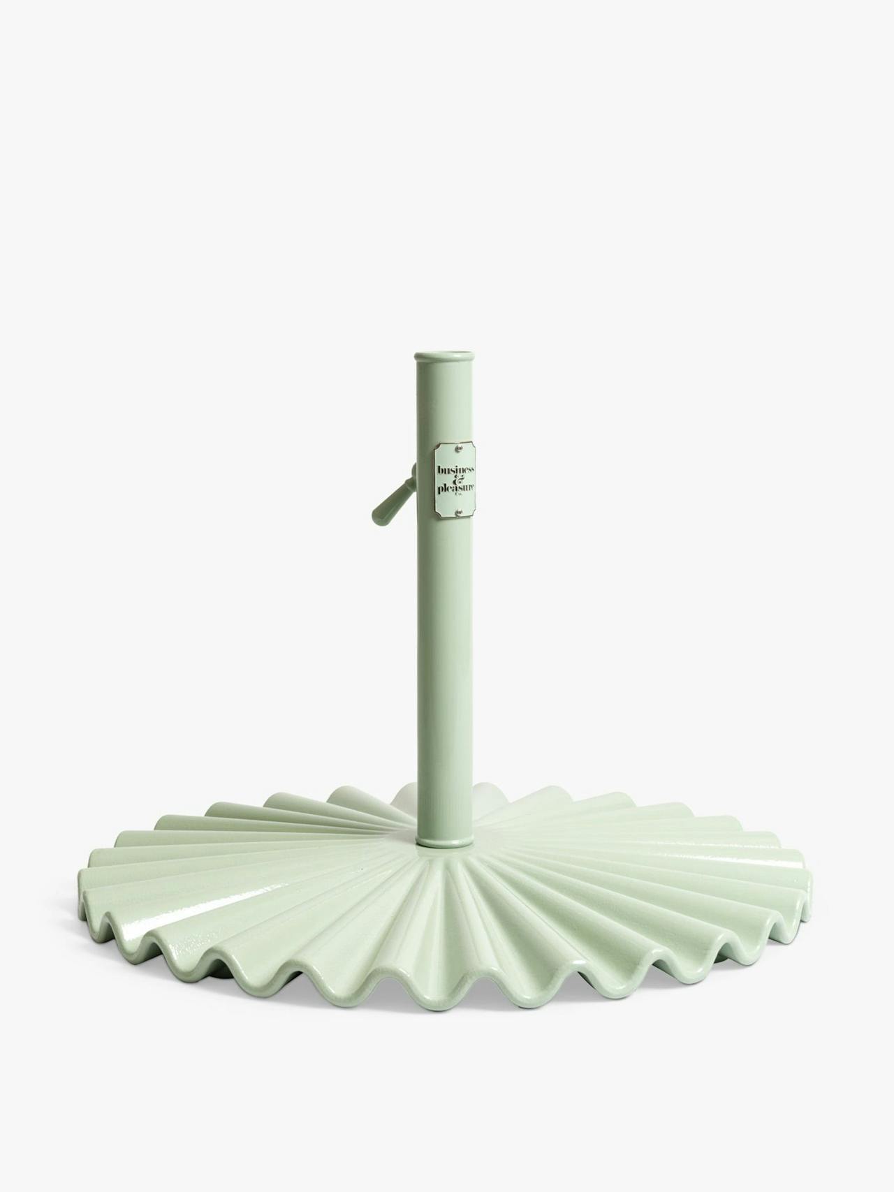 Clamshell parasol base weight