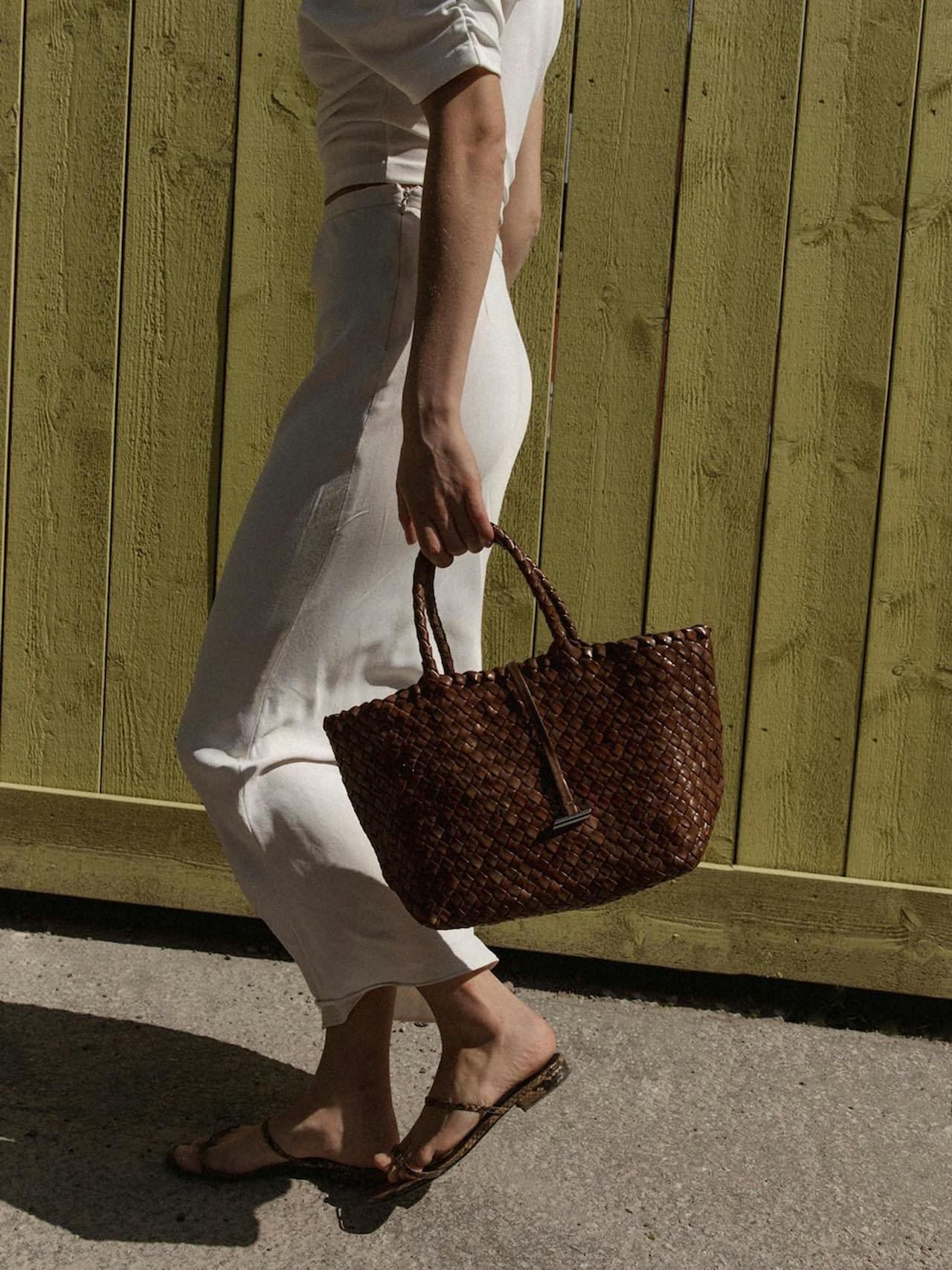 Light brown midi leather basket bag  Little Liffner    - Collagerie