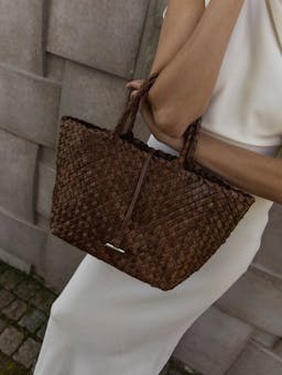 Light brown midi leather basket bag  Little Liffner    - Collagerie