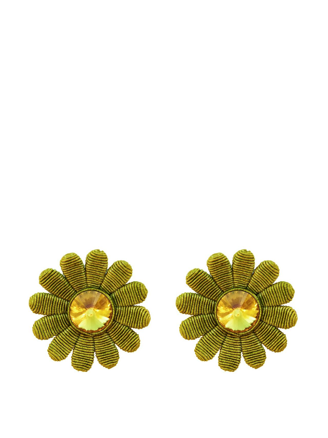 Jewel daisy button- boxwood earrings
