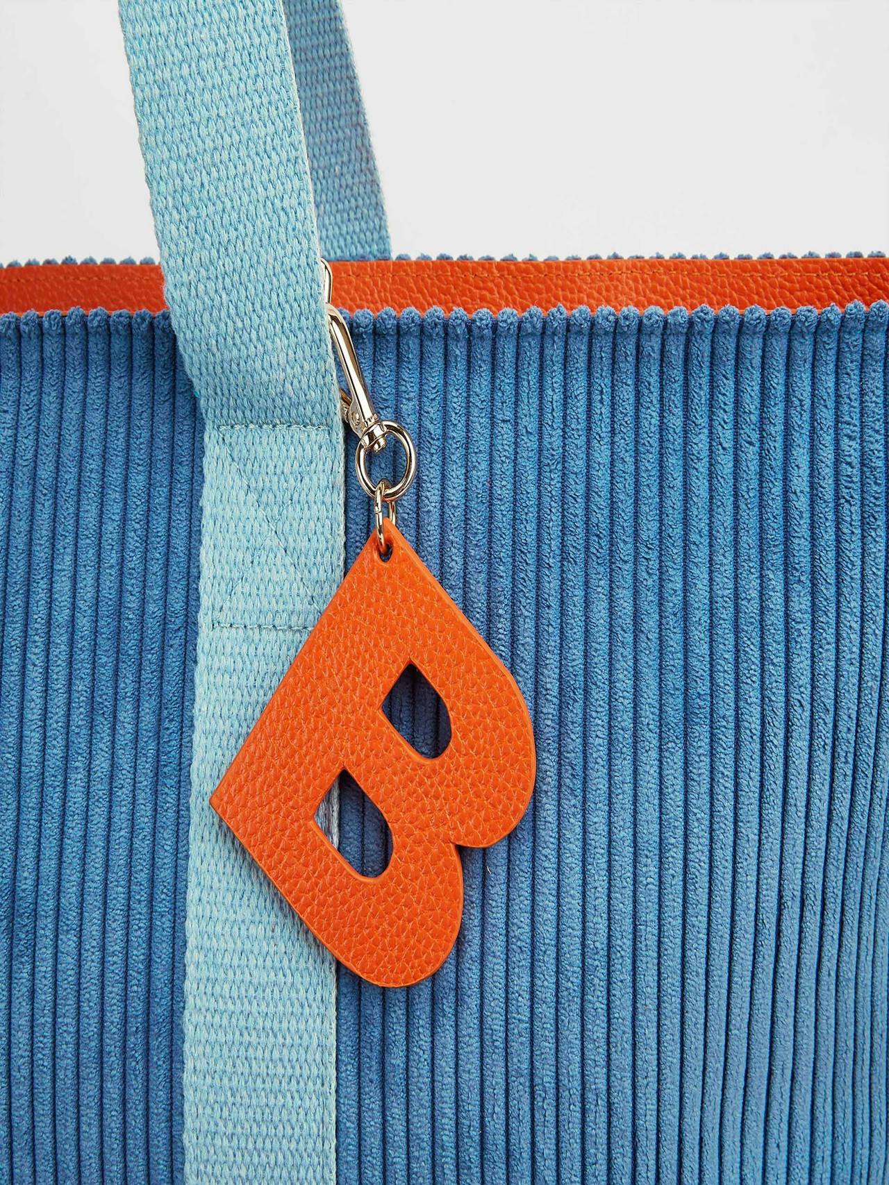 The orange and baby blue letter charm  London Velvet    - Collagerie