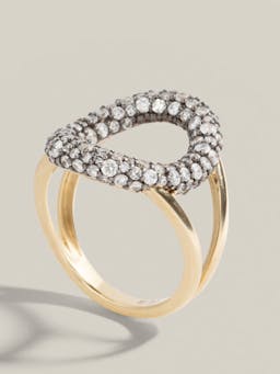 Signature diamond Pavé oval ring Jewellery Lucy Delius    - Collagerie