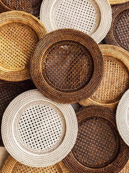 Brown rattan charger Interiors Rebecca Udall    - Collagerie