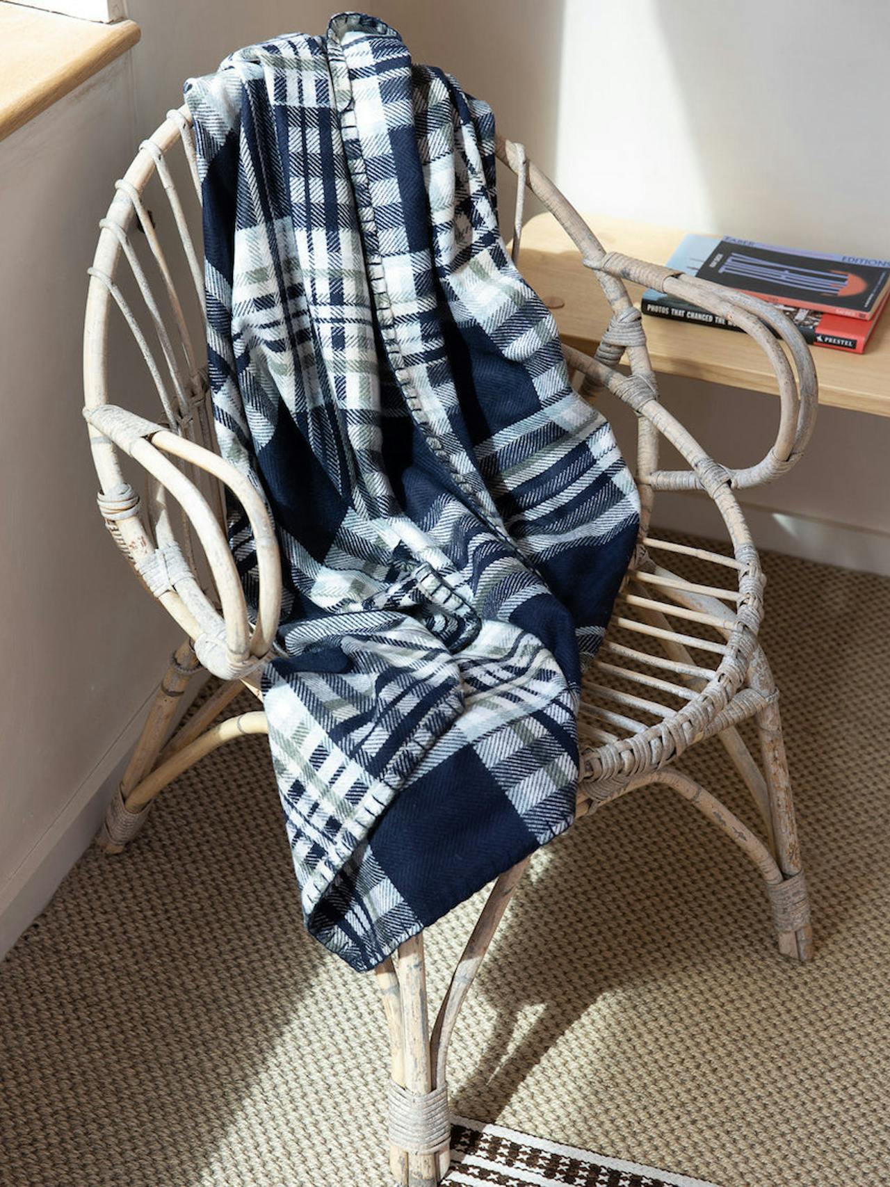 The Blanket in green and navy check Interiors Navygrey    - Collagerie