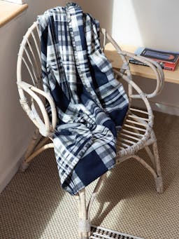 The Blanket in green and navy check Interiors Navygrey    - Collagerie