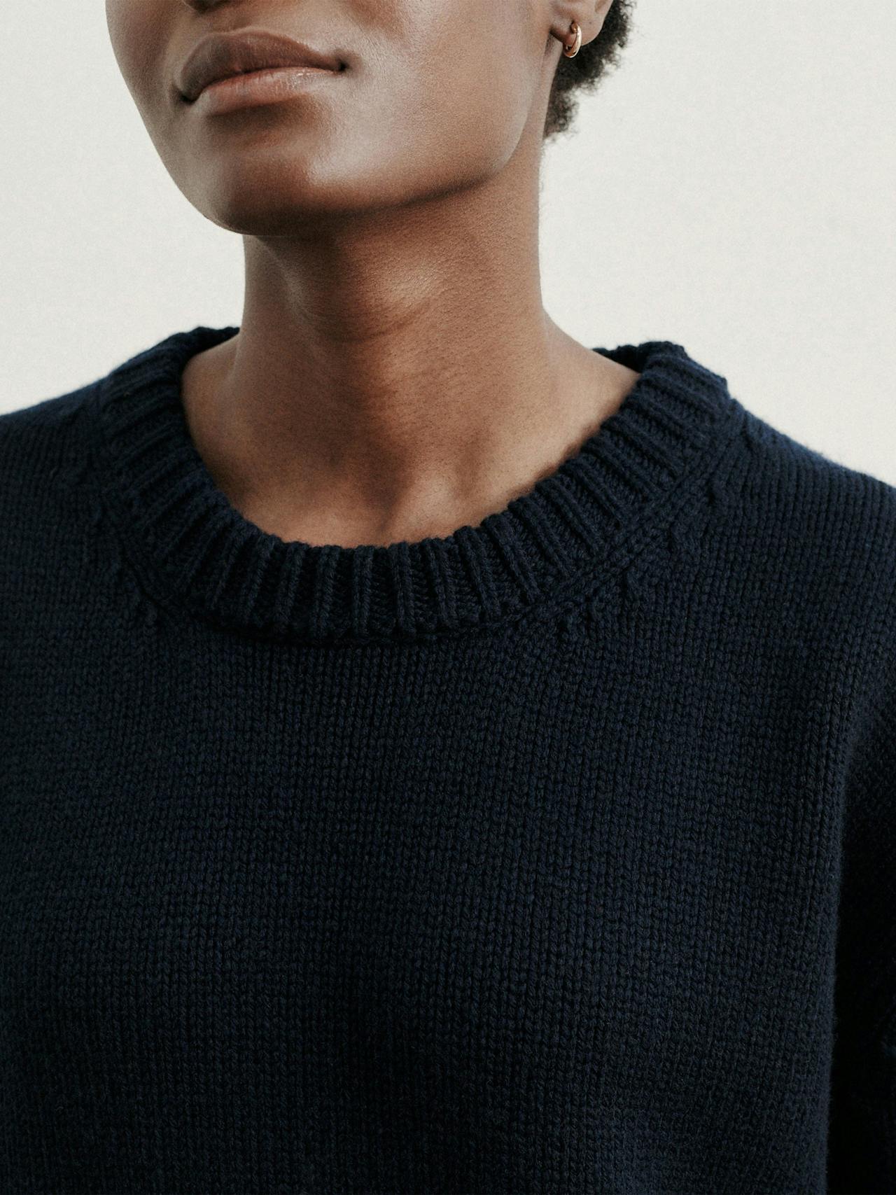 The Oversized knit in navy Clothing Navygrey    - Collagerie