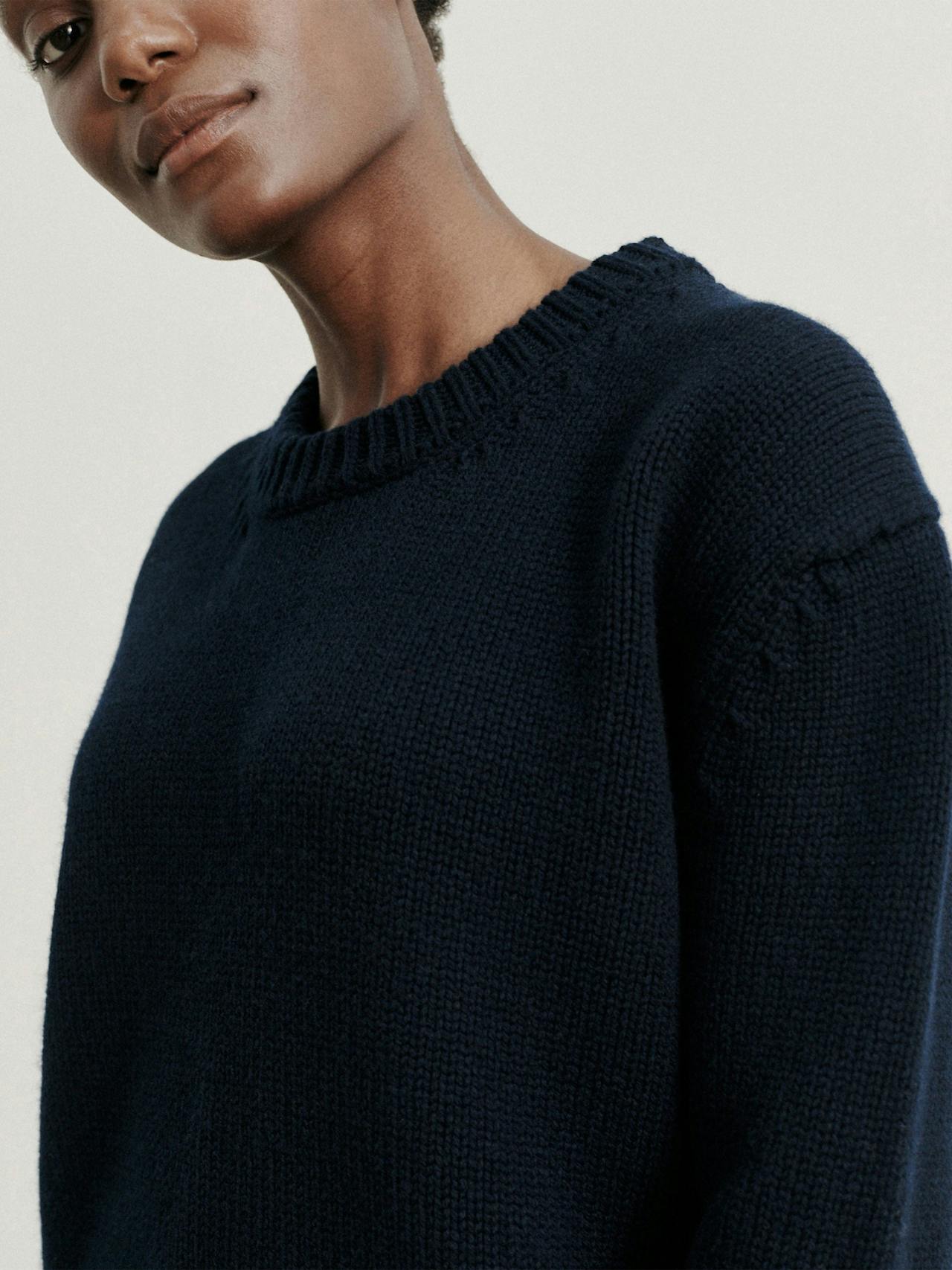 The Oversized knit in navy Clothing Navygrey    - Collagerie