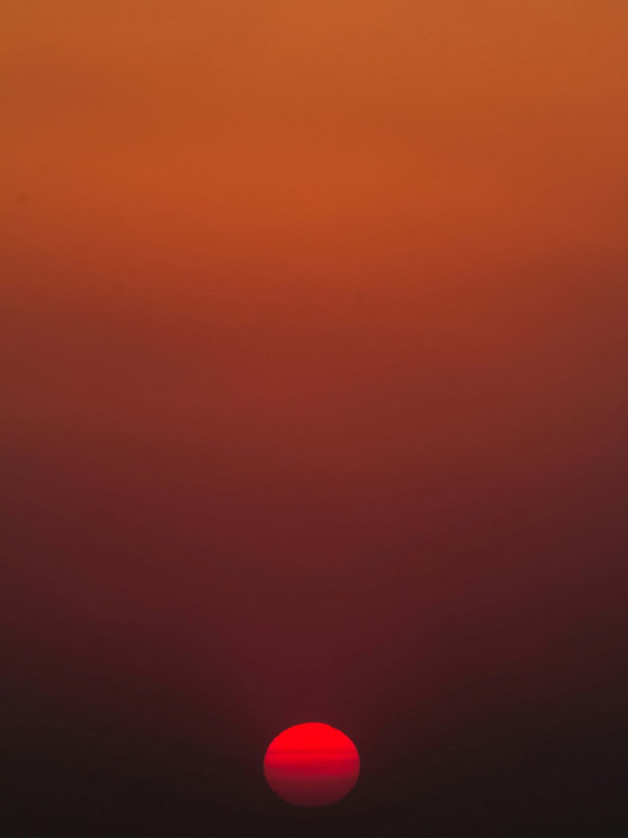 sunset-holding-geronimo-giqueaux-unsplash Image: Geronimo Giqueaux via Unsplash