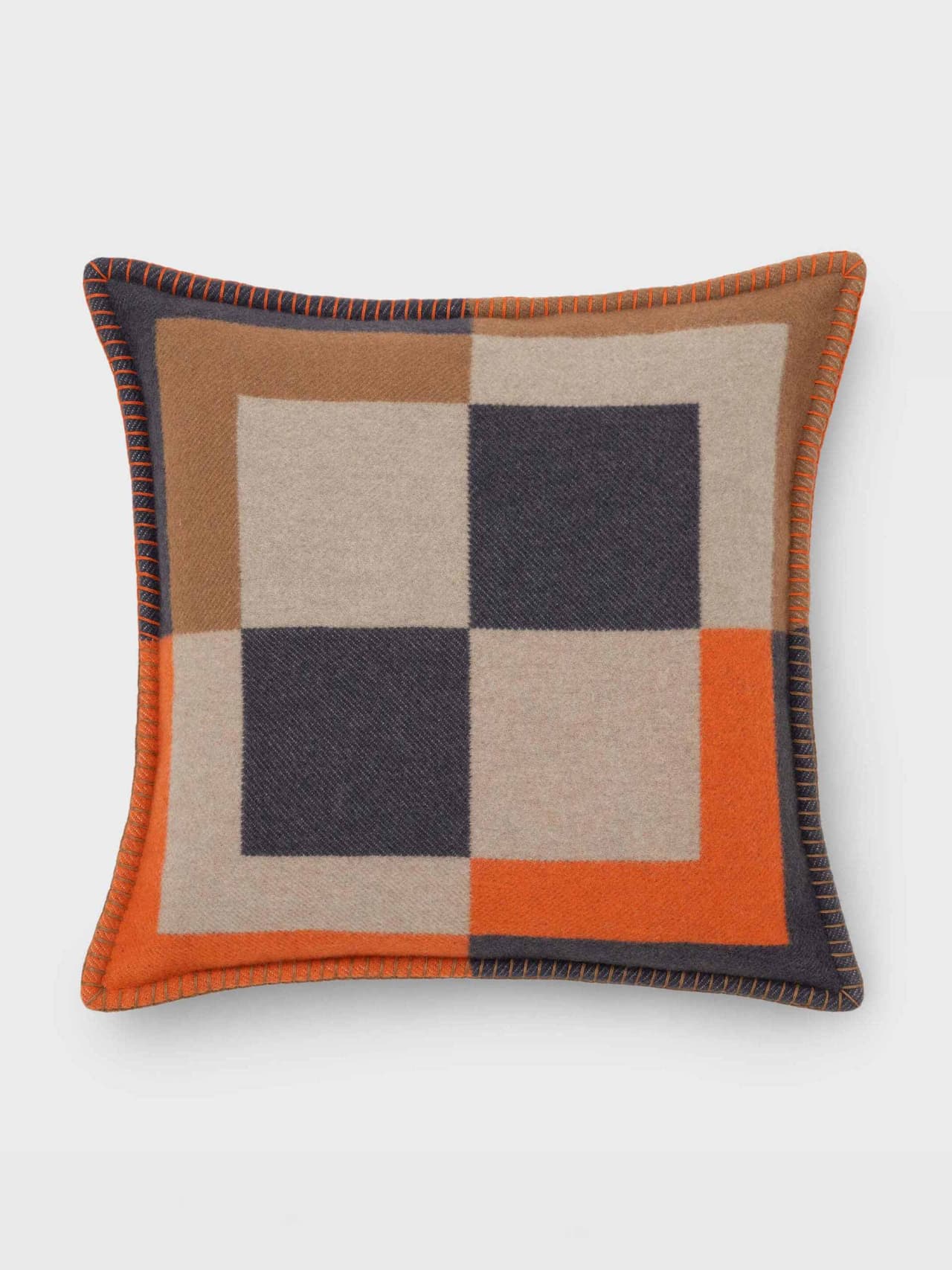 hp-valatzu-chquers-cushion