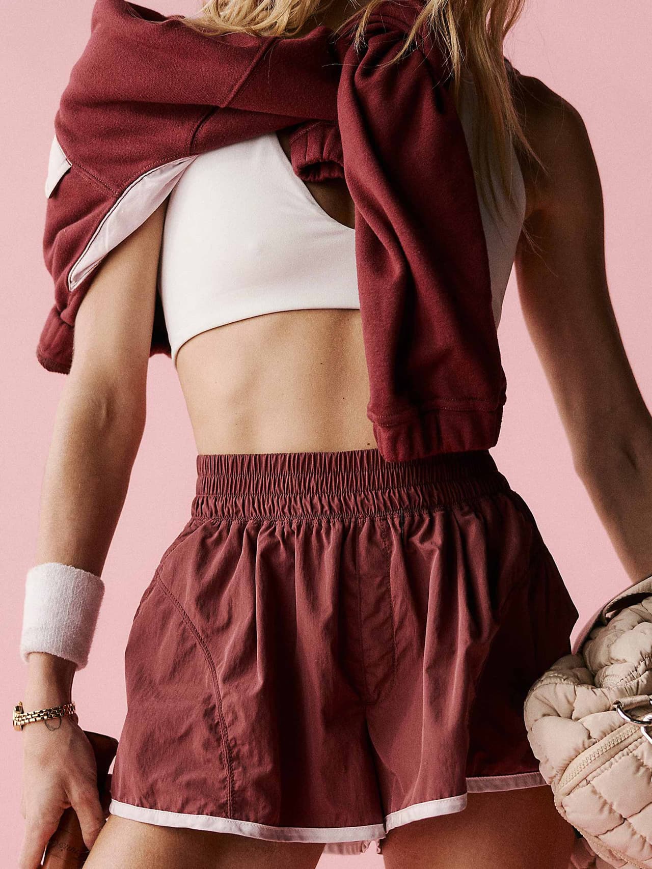 sportswear-holding-free-people-movement