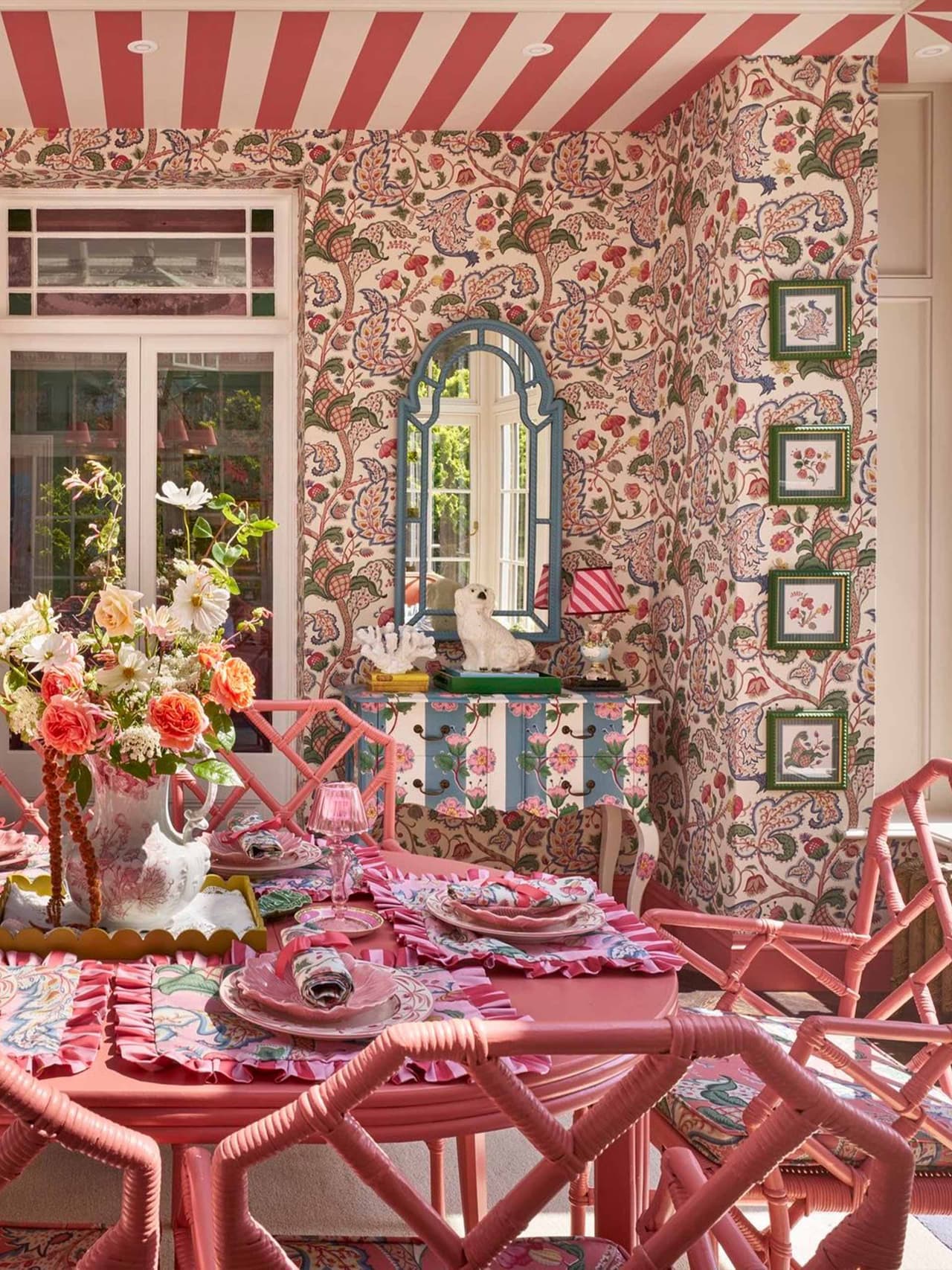 pretty-in-print-holding-wear-the-walls