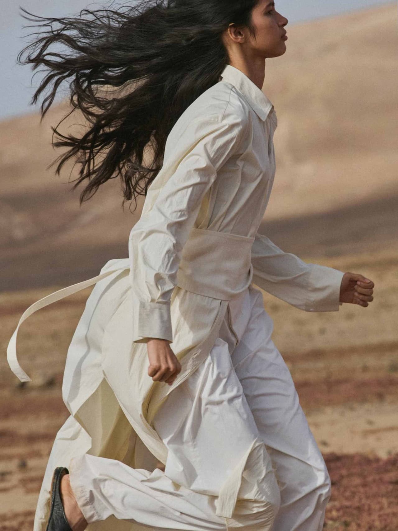 barbara-hepworth-holding-massimo-dutti