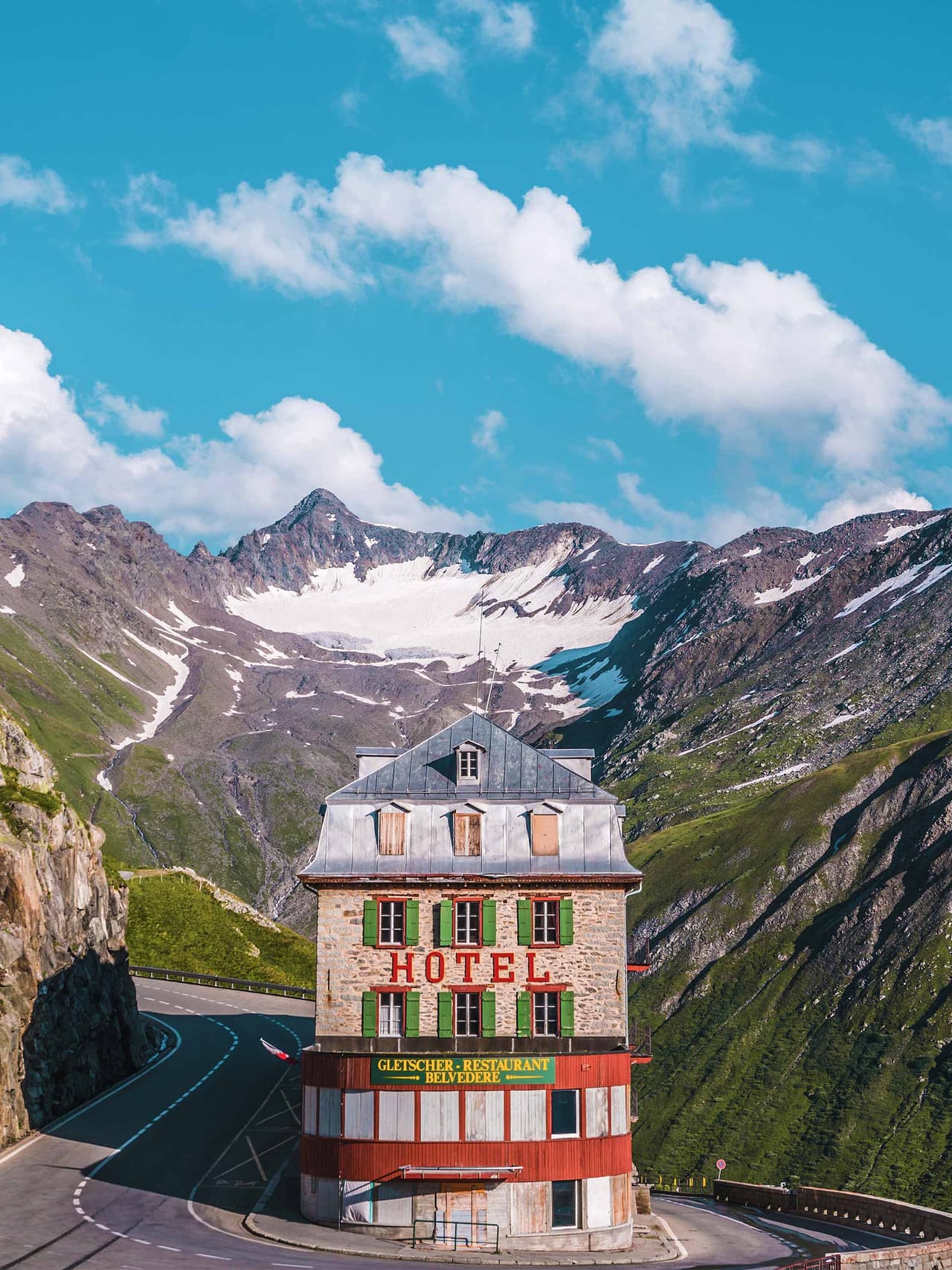 128-hotel-belvedere-furka-pass-@carlokuettel Image: Hotel Belvedere @carlokuettel